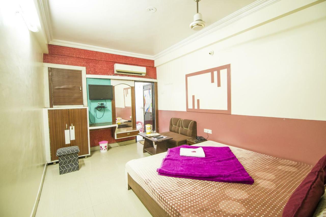 Hotel Gujarat Palace Ujjain Exterior foto