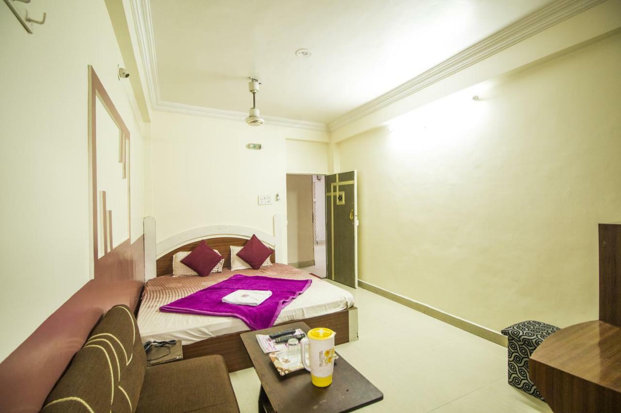 Hotel Gujarat Palace Ujjain Exterior foto