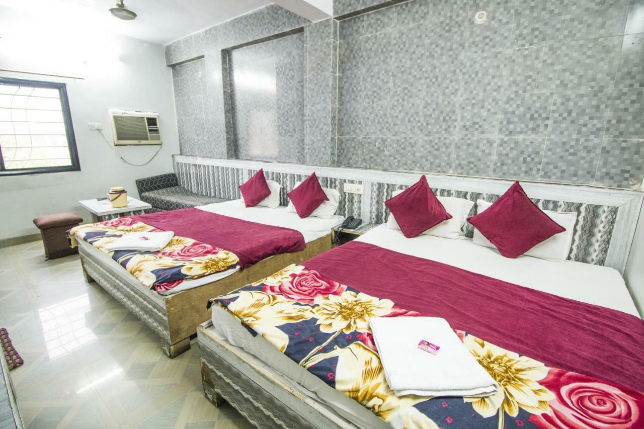 Hotel Gujarat Palace Ujjain Exterior foto